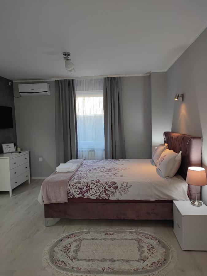 Flora Apartment Surcin Екстер'єр фото